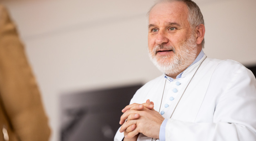 A harmóniumot is meg kell becsülnünk – Balogh Péter Piusz apáttal, zongoraművésszel találkoztunk