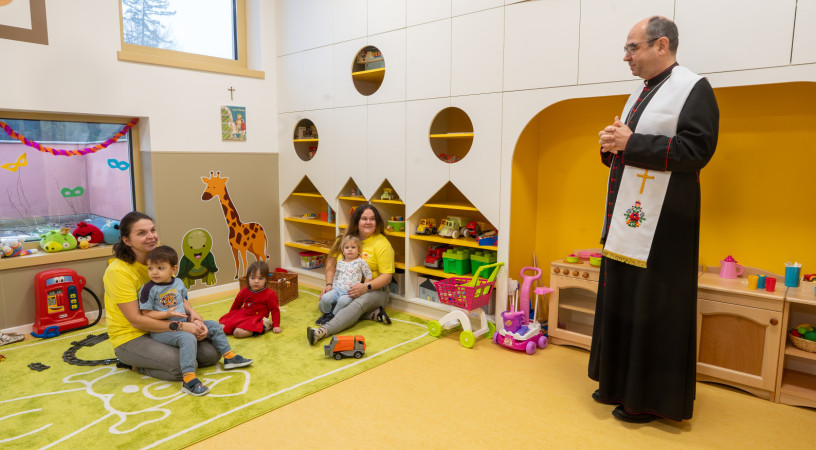 Székely János püspök megáldotta Szombathely új katolikus bölcsődéjét 