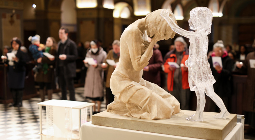 Bűn-e az abortusz? Mi az Egyház tanítása a sejtdonációról? – Podcastsorozat Székely János püspökkel