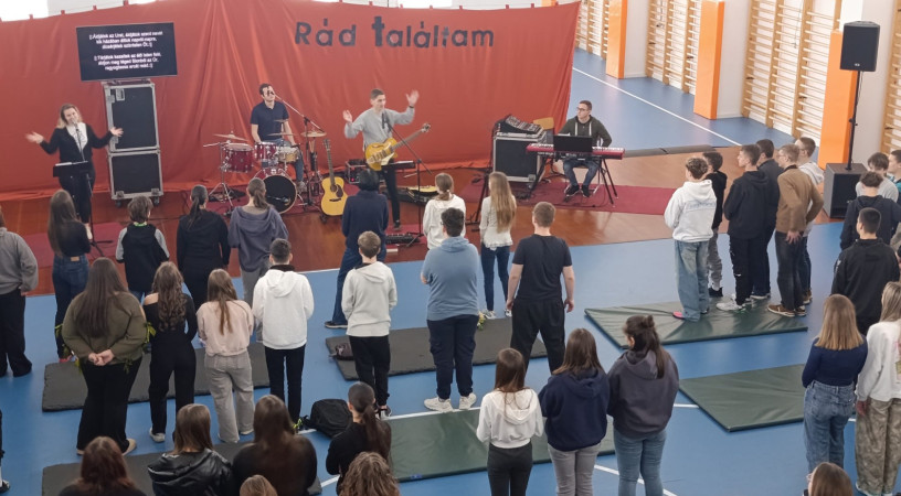 Először rendeztek régiós találkozót a Veszprémi Főegyházmegye bérmálkozás előtt álló fiataljainak