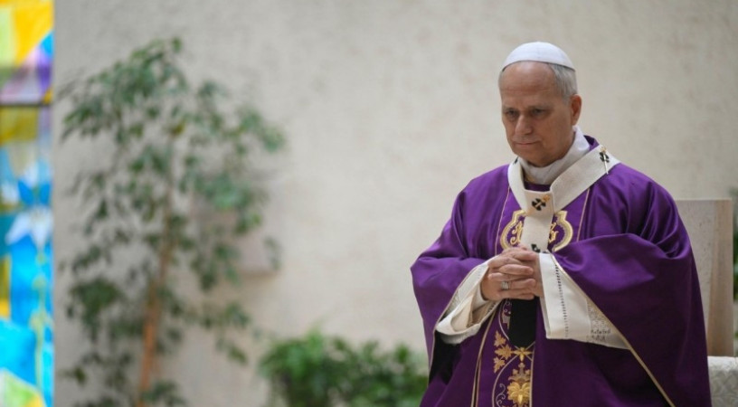 XIV. Leó pápa homíliája: Fogadjuk be a lelkükben megsebzett, méltóságukban megalázott embereket!