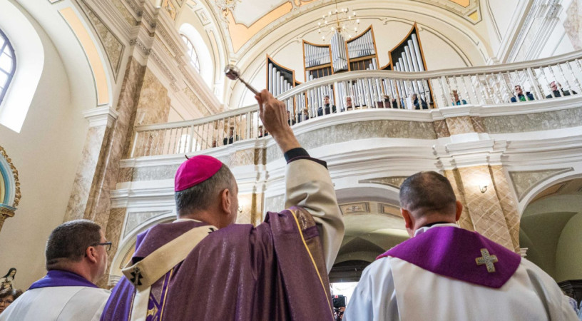 Udvardy György megáldotta a búcsúszentlászlói templom megújult orgonáját és a motoros zarándokokat