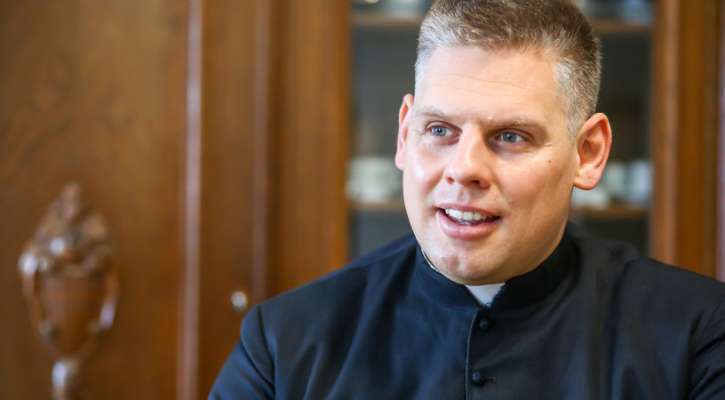 A húsvét megváltó zenéi – Mórocz Tamás plébános a bodajki kegyhely művészi kisugárzásáról