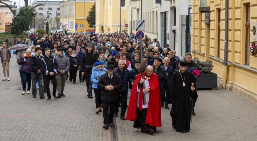 Városi keresztutat tartottak Debrecenben és Nyíregyházán is