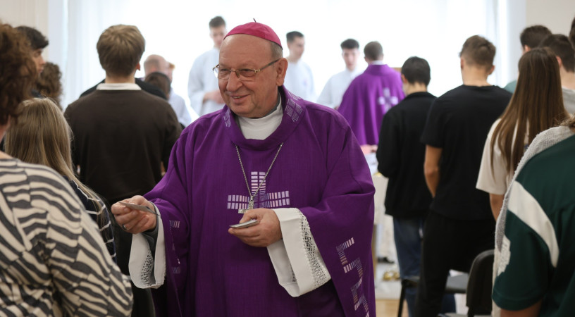 Szent Ferenc alakja állt a Debrecen-Nyíregyházi Egyházmegye ifjúsági lelkigyakorlatának fókuszában