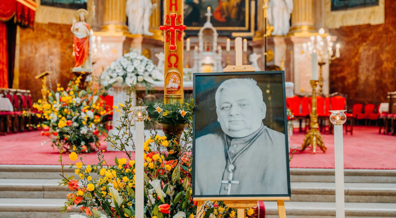 Sohasem akartam más lenni, mint pap – Elbúcsúztatták Fodor József nagyváradi általános helynököt