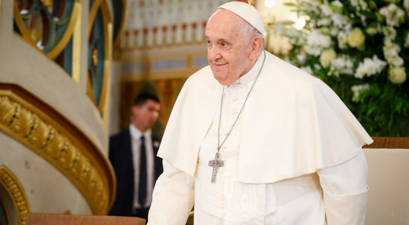 „És látom azt a hölgyet, a sárga virágokkal...” – Egy éve hunyt el Ferenc pápa