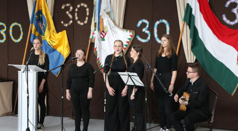 A teljes igazságot kell tanítani – A bajai Szent László-iskola jubileumát ünnepelték