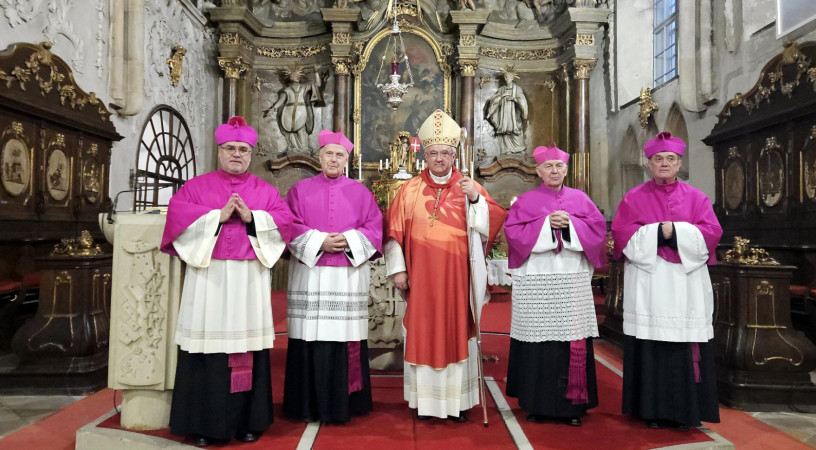 „Mutassuk meg szeretetünket testvéreink és Krisztus Egyháza iránt!” – Kanonoki beiktatás Sopronban