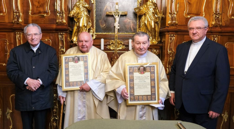 A hűség Isten ajándéka, az emberi készség beteljesítése – Gyémántmisés papokat ünnepeltek Győrben