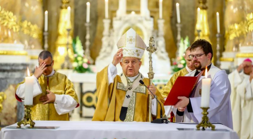 Megélt hit, kitartás és felelős szolgálat – Aranymiséjét ünnepelte Bábel Balázs érsek Kalocsán