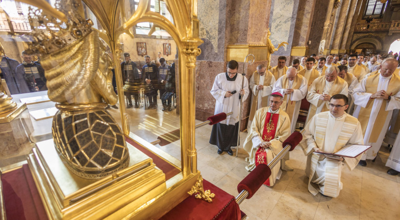 Schönberger Jenő püspök Győrben: Szent László titka az Isten bölcsessége, a lelki erő és a szeretet