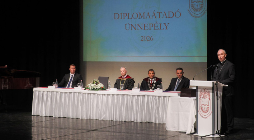 Szakmai felkészültség és szeretet – Megtartották a Veszprémi Érseki Főiskola diplomaátadó ünnepségét