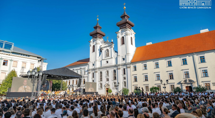 „Hála, bátorság és remény” – Megkezdődött a győri bencés gimnázium 400. tanéve – KÉPRIPORT