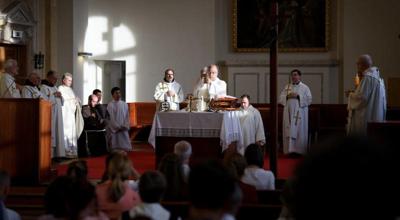 A kérdések közelebb visznek az értelemhez – Tanévnyitó szentmise a Sapientia Főiskolán