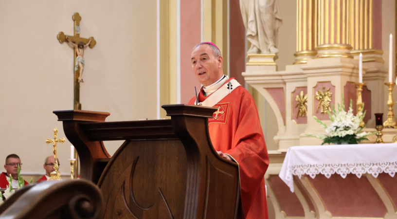 Hitre, tudásra, szolgálatra építve – Veni Sancte és tanévnyitó ünnepség a Veszprémi Érseki Főiskolán