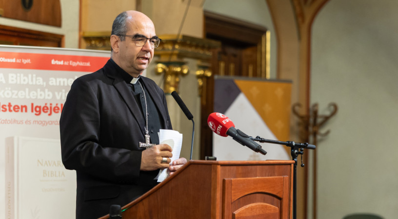 Az EWTN Kiadó magyarul is megjelenteti a Navarra Katolikus és Magyarázatos Bibliát 