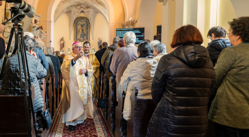Ismerjük-e őt, akit szeretni akarunk? – Püspöki áldás a felújított mernyei és kapospulai templomokra